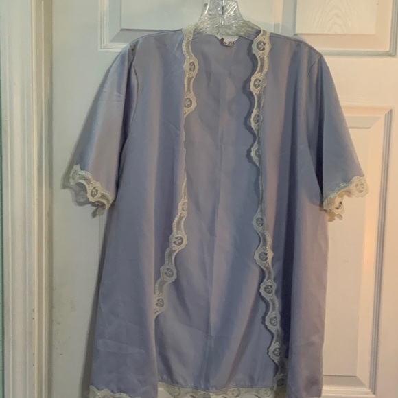 Lavender Lace Trim Robe - Picture 4 of 7
